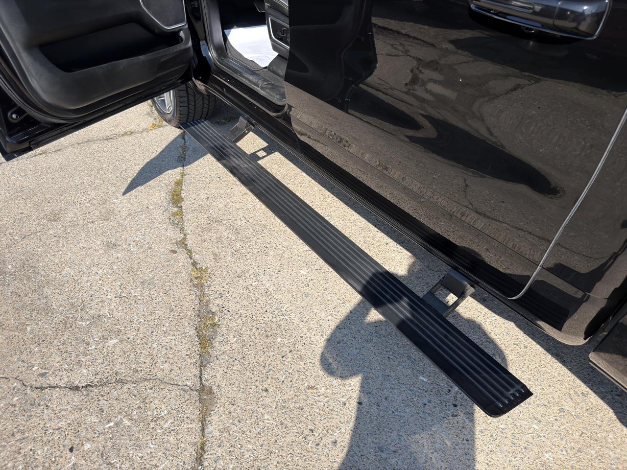 RAM 1500 Laramie 4x4 Crew Cab 6'4" Box 2019
