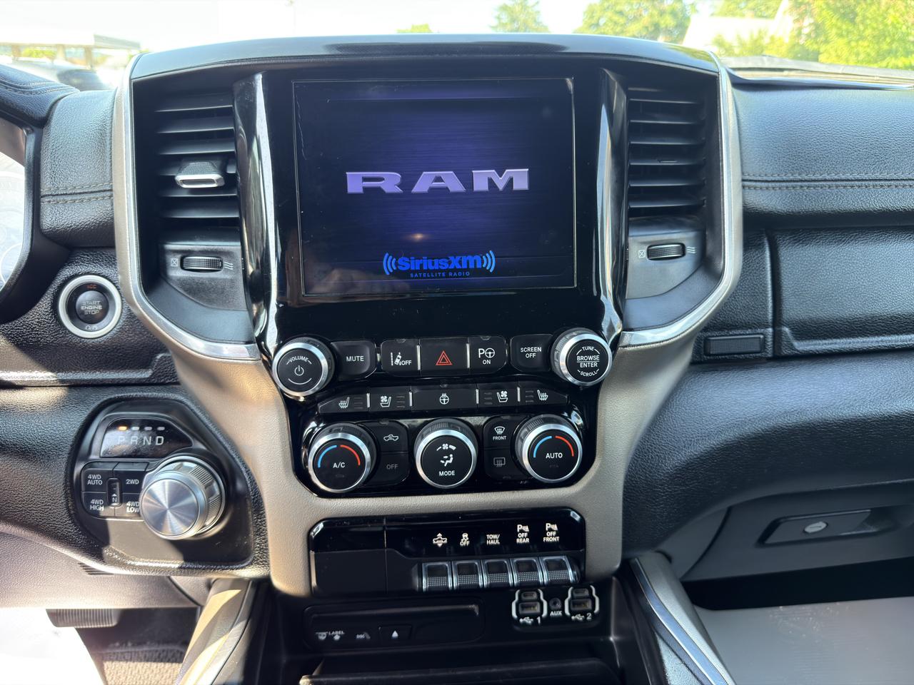 RAM 1500 Laramie 4x4 Crew Cab 6'4" Box 2019