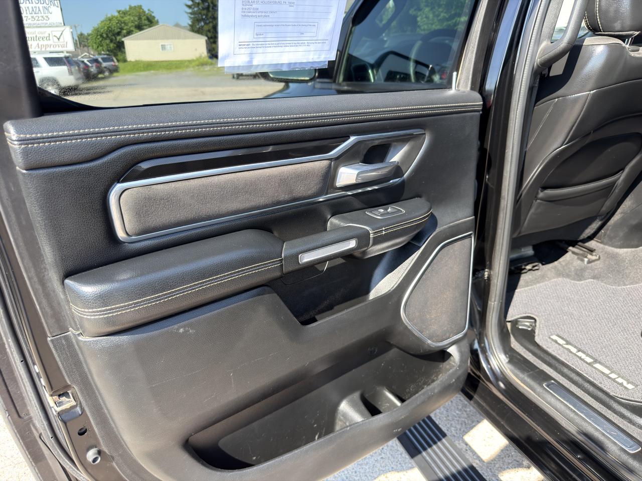 RAM 1500 Laramie 4x4 Crew Cab 6'4" Box 2019
