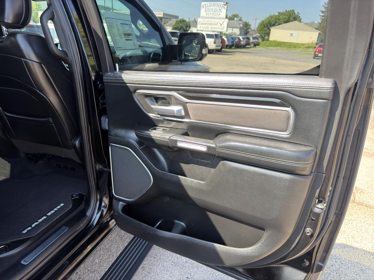 RAM 1500 Laramie 4x4 Crew Cab 6'4" Box 2019