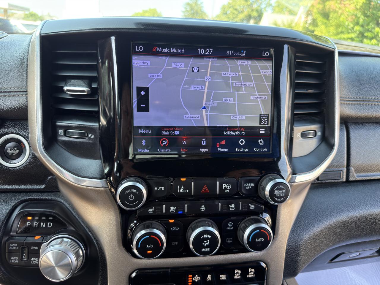 RAM 1500 Laramie 4x4 Crew Cab 6'4" Box 2019