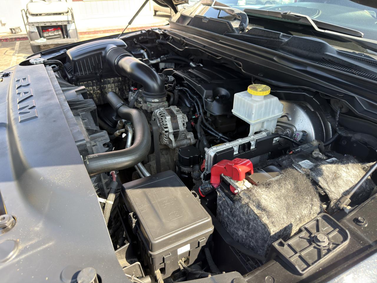 RAM 1500 Laramie 4x4 Crew Cab 6'4" Box 2019
