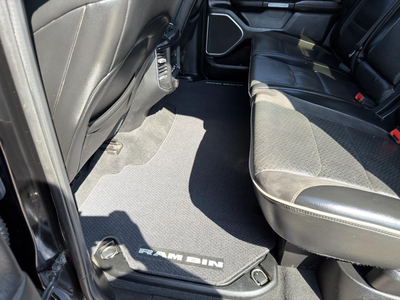 RAM 1500 Laramie 4x4 Crew Cab 6'4" Box 2019