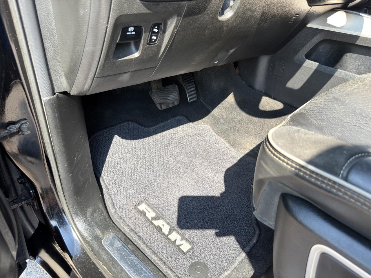 RAM 1500 Laramie 4x4 Crew Cab 6'4" Box 2019