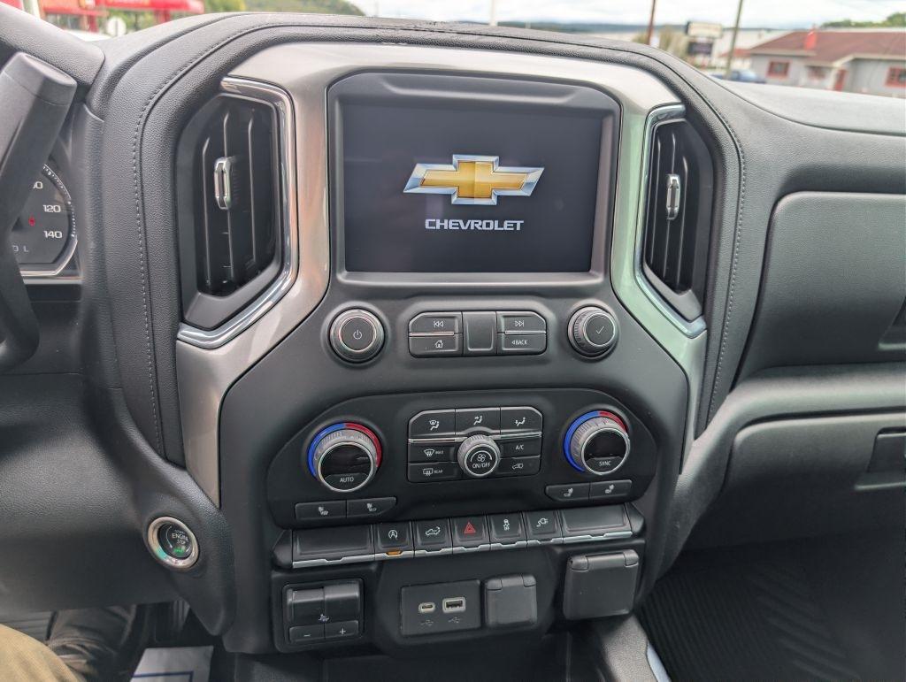 Chevrolet Silverado 1500 4WD Crew Cab 147" RST 2021
