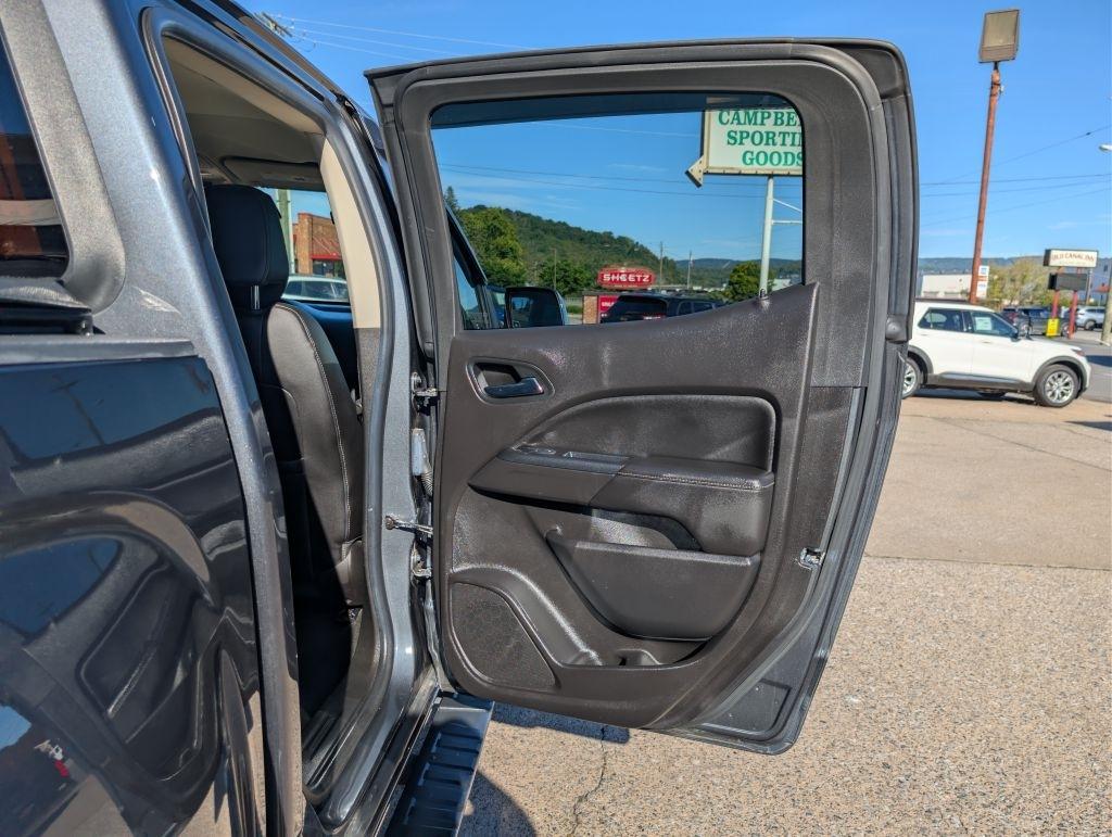 GMC Canyon 4WD Crew Cab 128.3" SLT 2017