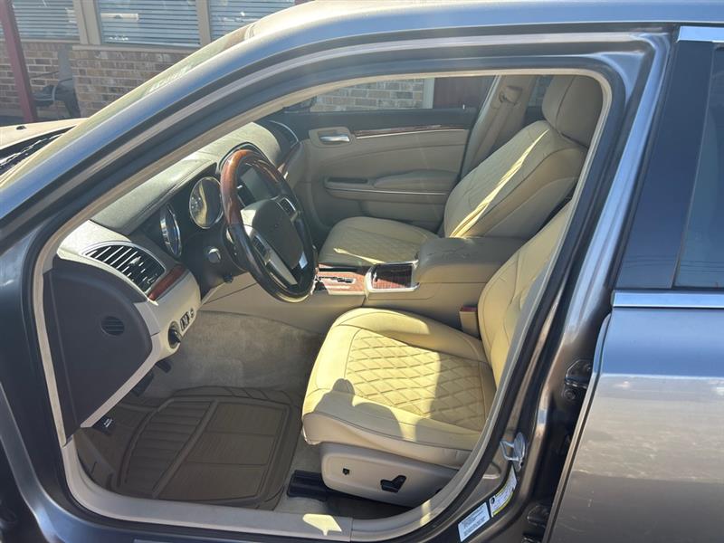 Chrysler 300 Limited RWD 2011