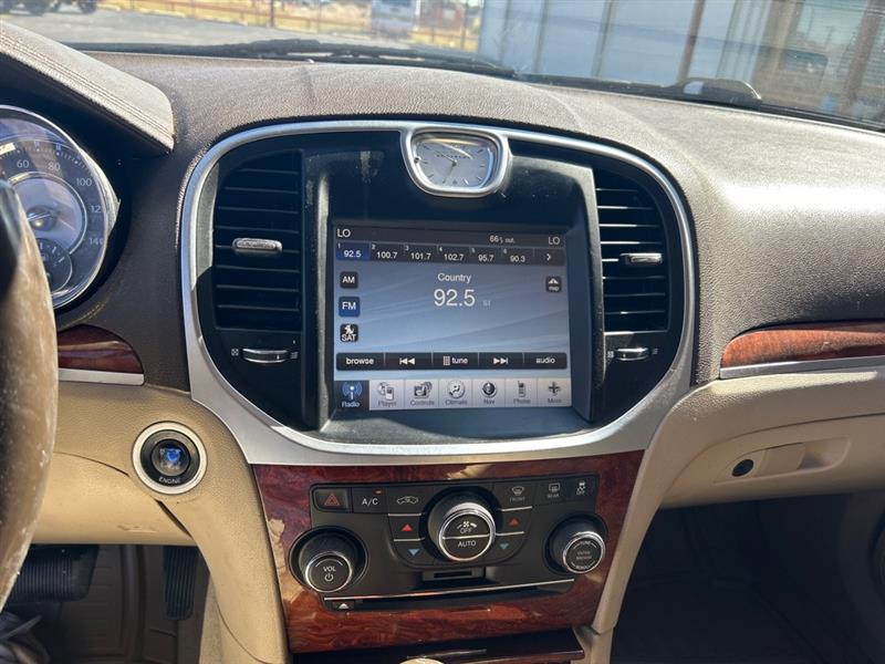 Chrysler 300 Limited RWD 2011