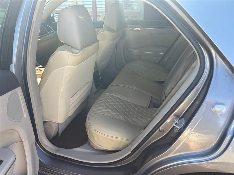 Chrysler 300 Limited RWD 2011