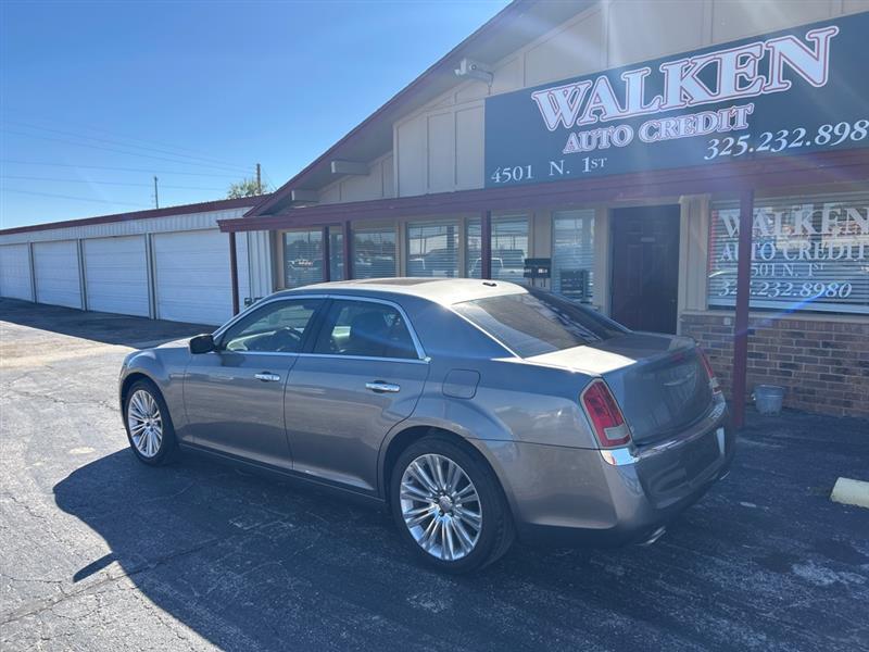 Chrysler 300 Limited RWD 2011