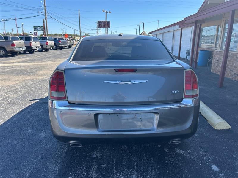 Chrysler 300 Limited RWD 2011