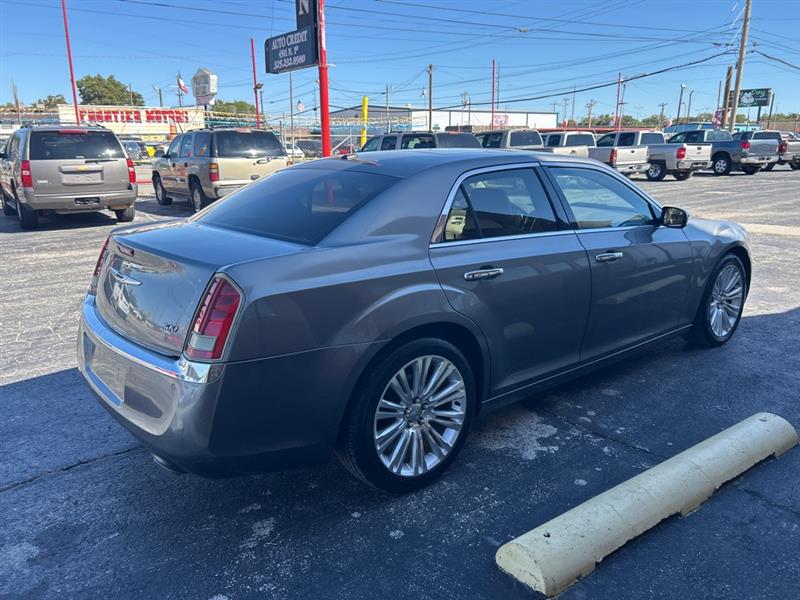 Chrysler 300 Limited RWD 2011