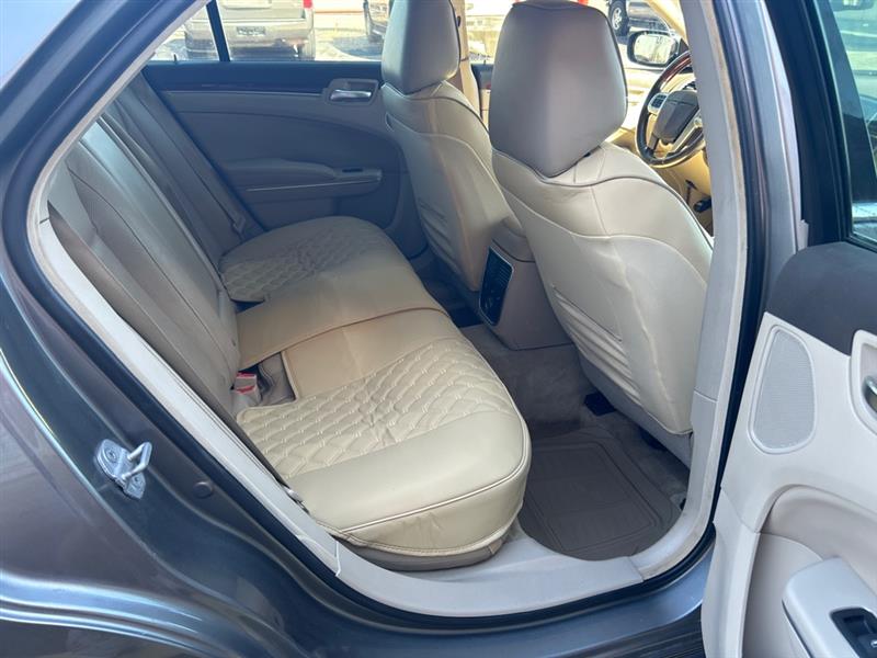 Chrysler 300 Limited RWD 2011