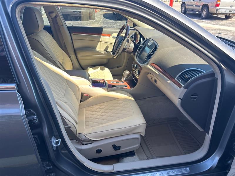 Chrysler 300 Limited RWD 2011