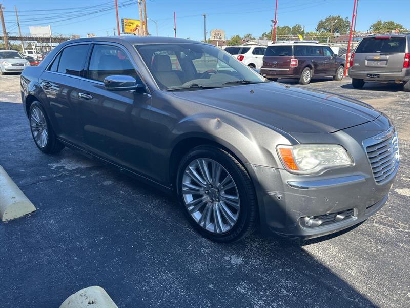 Chrysler 300 Limited RWD 2011