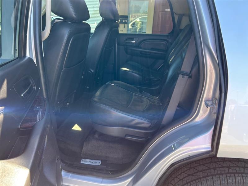 GMC Yukon Denali 4WD 2012