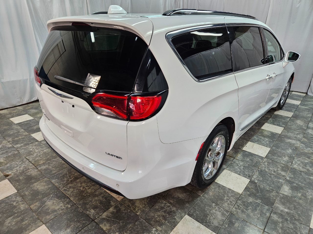 Chrysler Pacifica Limited 2018