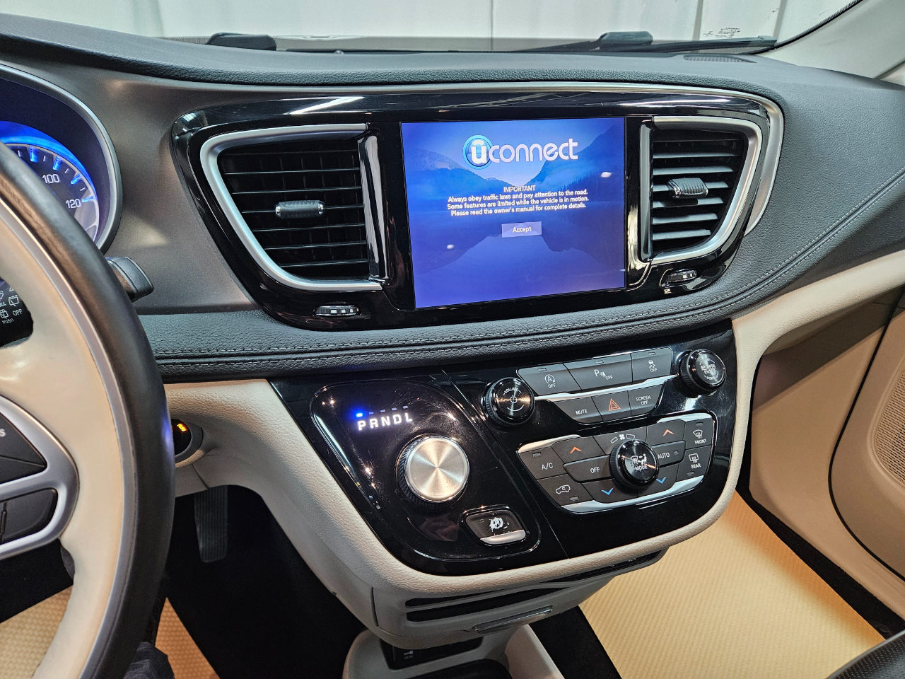 Chrysler Pacifica Limited 2018