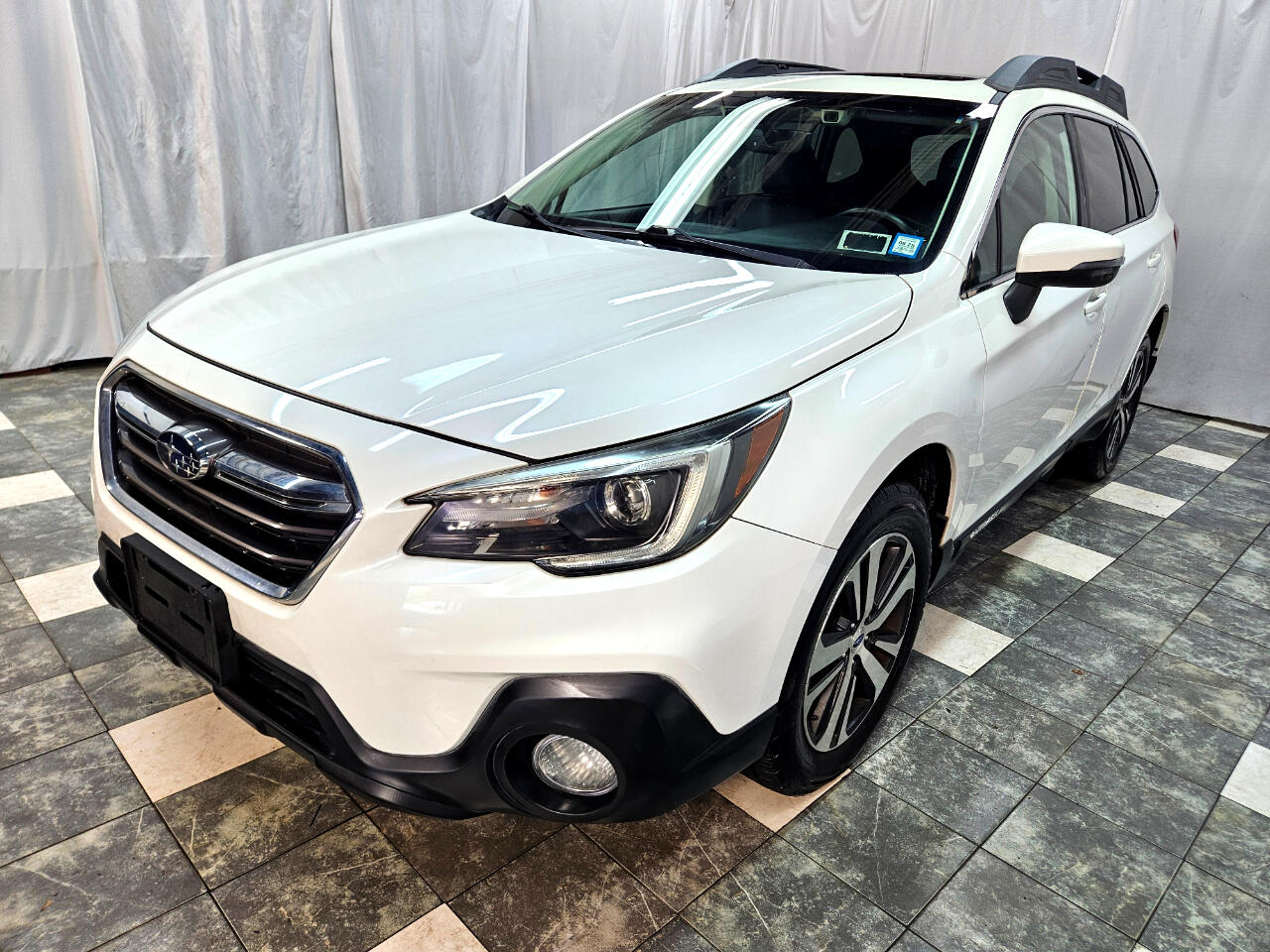 2018 Subaru Outback 2.5i Limited photo 2