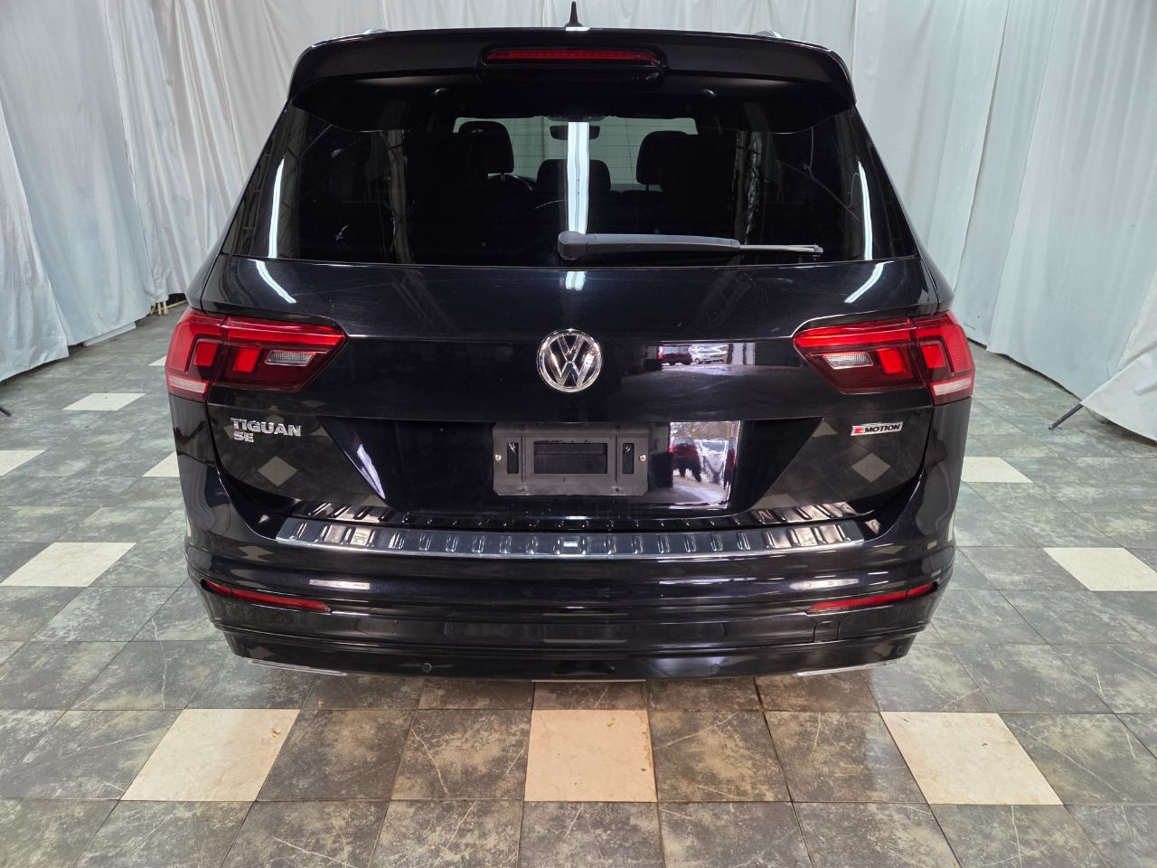 Volkswagen Tiguan SE R-Line Black 4MOTION 2021 Volkswagen Tiguan SE R-Line Black 4MOTION 2021