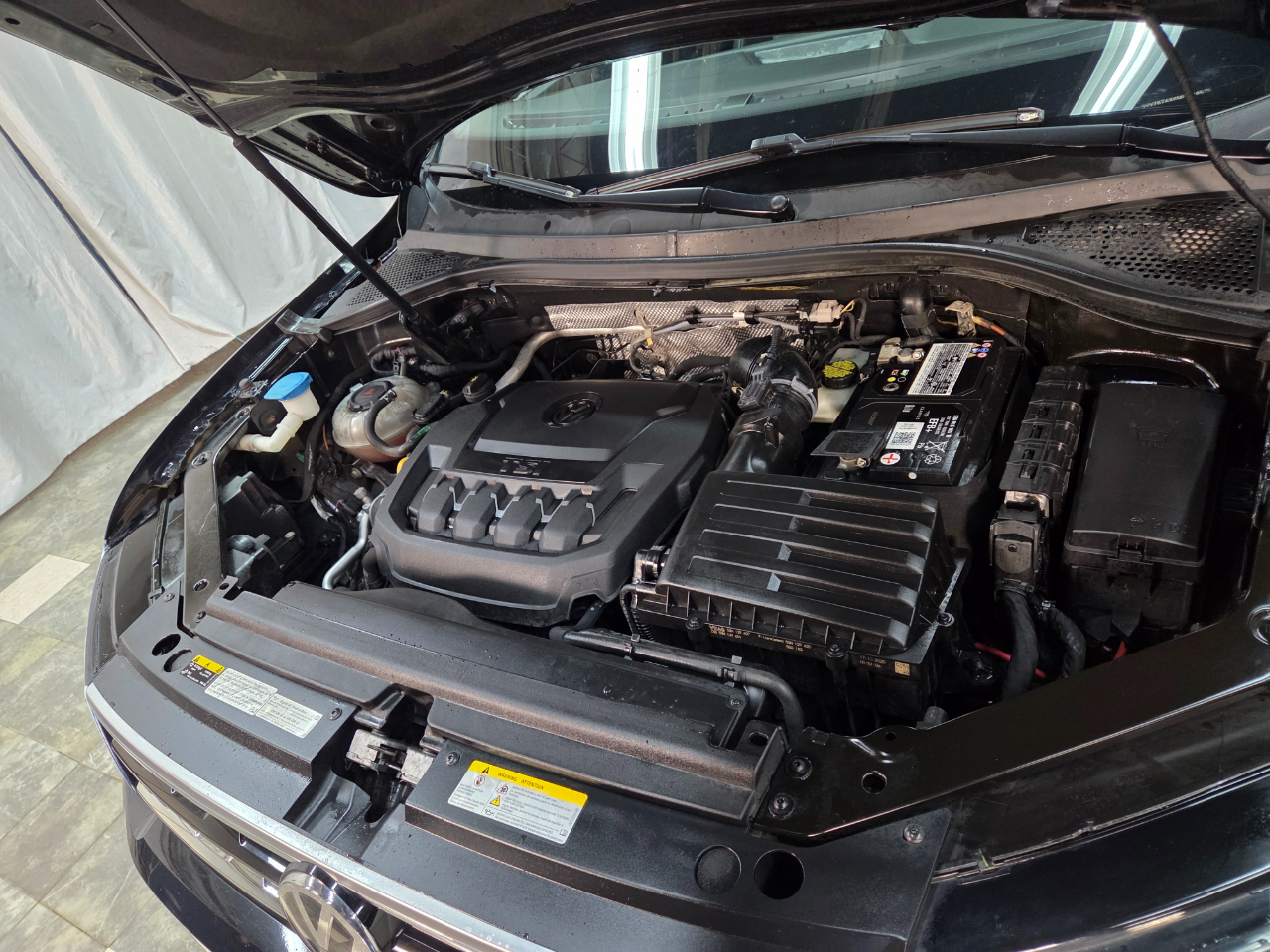 Volkswagen Tiguan SE R-Line Black 4MOTION 2021 Volkswagen Tiguan SE R-Line Black 4MOTION 2021