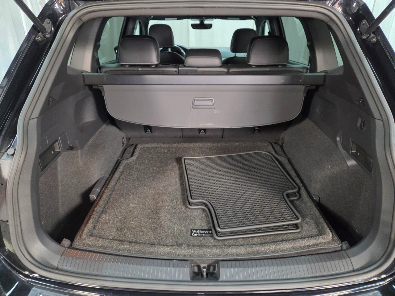 Volkswagen Tiguan SE R-Line Black 4MOTION 2021 Volkswagen Tiguan SE R-Line Black 4MOTION 2021