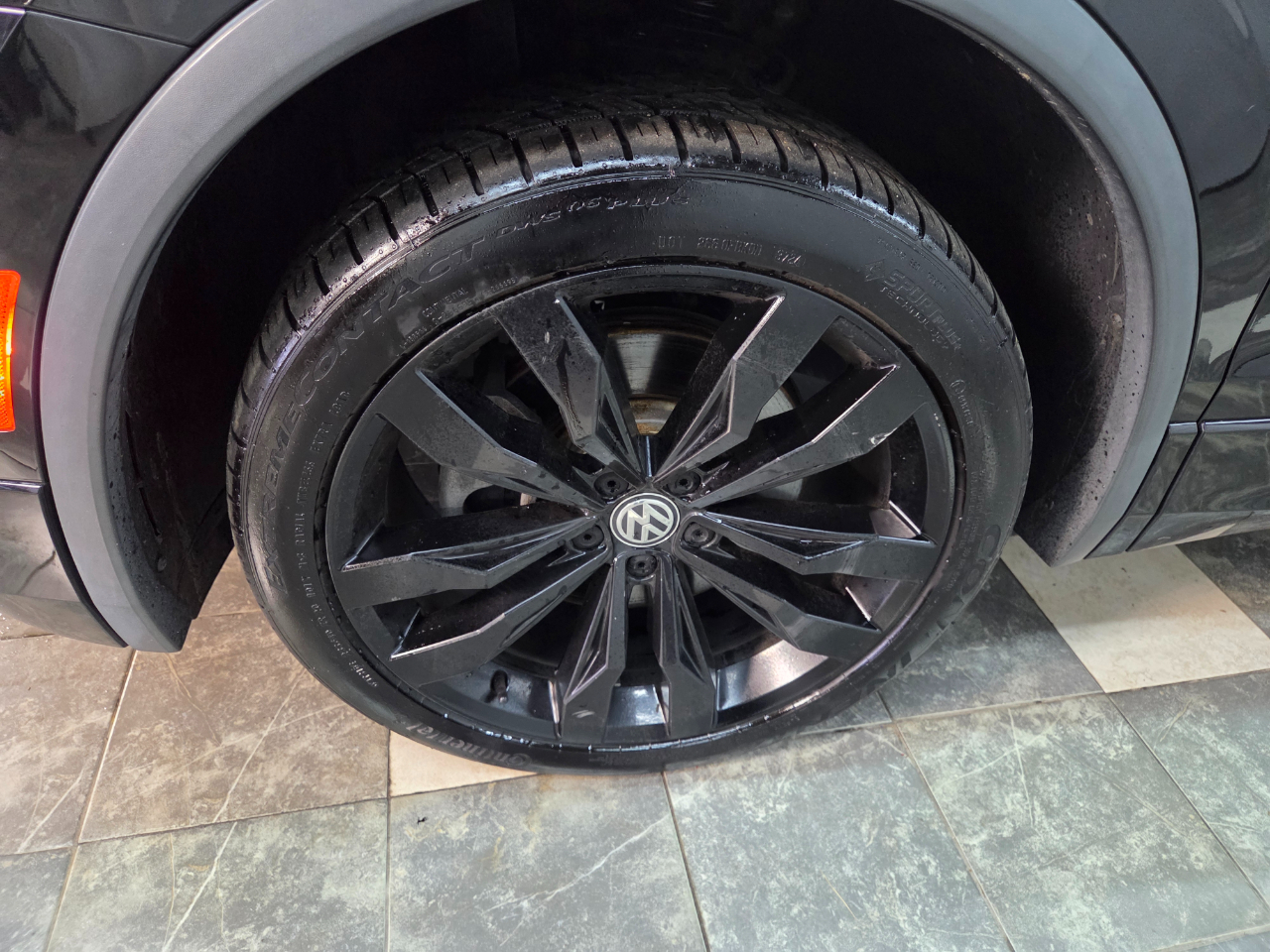 Volkswagen Tiguan SE R-Line Black 4MOTION 2021 Volkswagen Tiguan SE R-Line Black 4MOTION 2021