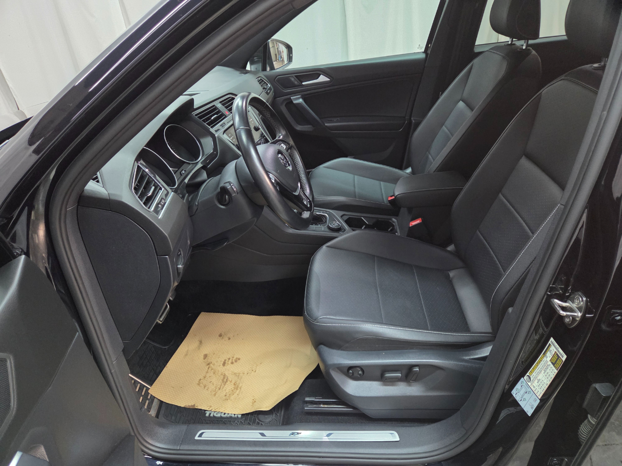 Volkswagen Tiguan SE R-Line Black 4MOTION 2021 Volkswagen Tiguan SE R-Line Black 4MOTION 2021