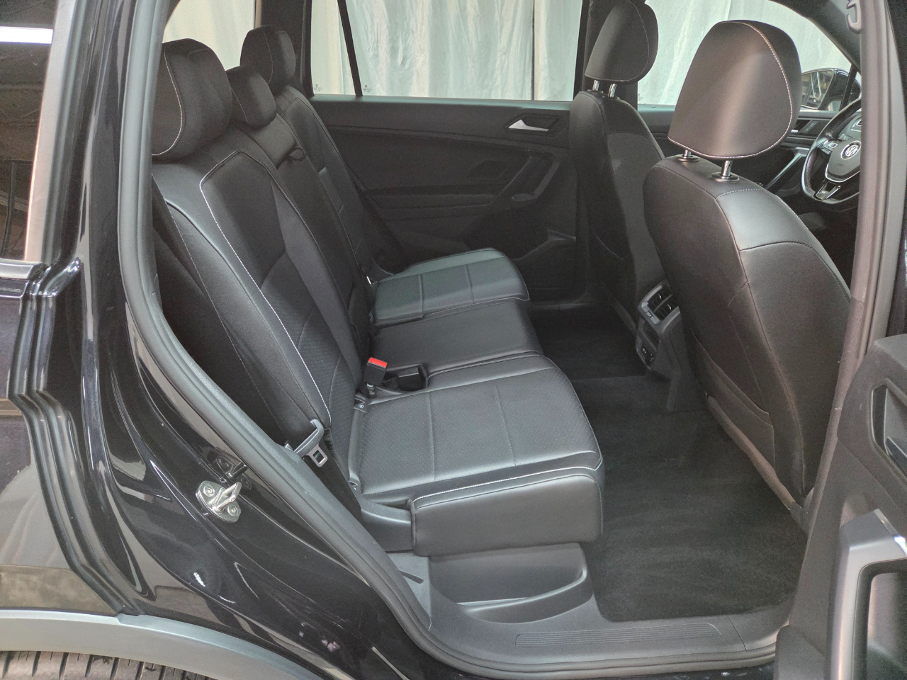 Volkswagen Tiguan SE R-Line Black 4MOTION 2021 Volkswagen Tiguan SE R-Line Black 4MOTION 2021