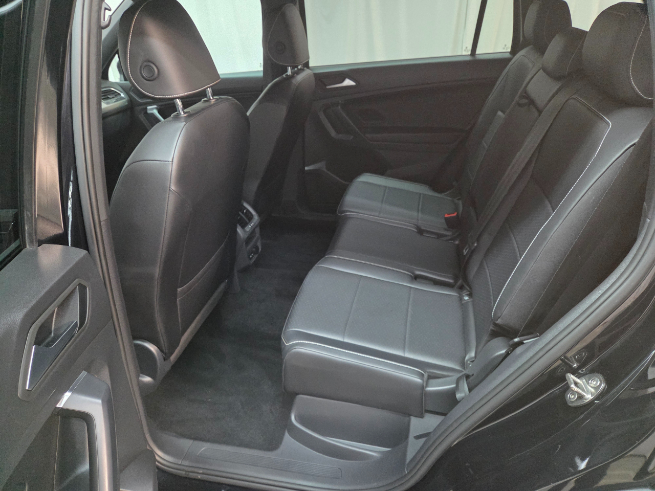 Volkswagen Tiguan SE R-Line Black 4MOTION 2021 Volkswagen Tiguan SE R-Line Black 4MOTION 2021