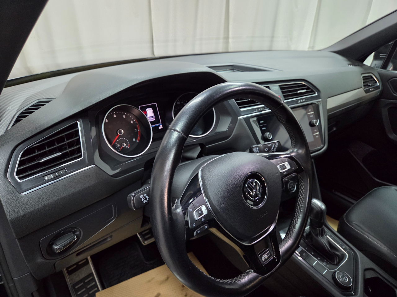 Volkswagen Tiguan SE R-Line Black 4MOTION 2021 Volkswagen Tiguan SE R-Line Black 4MOTION 2021