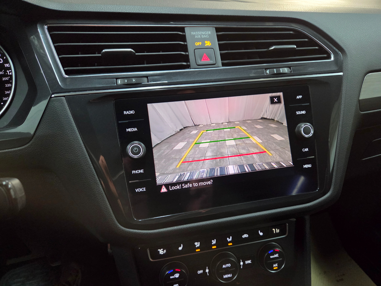 Volkswagen Tiguan SE R-Line Black 4MOTION 2021 Volkswagen Tiguan SE R-Line Black 4MOTION 2021