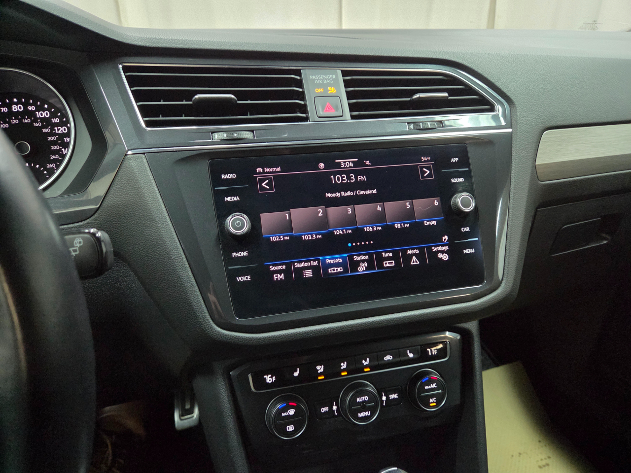 Volkswagen Tiguan SE R-Line Black 4MOTION 2021 Volkswagen Tiguan SE R-Line Black 4MOTION 2021