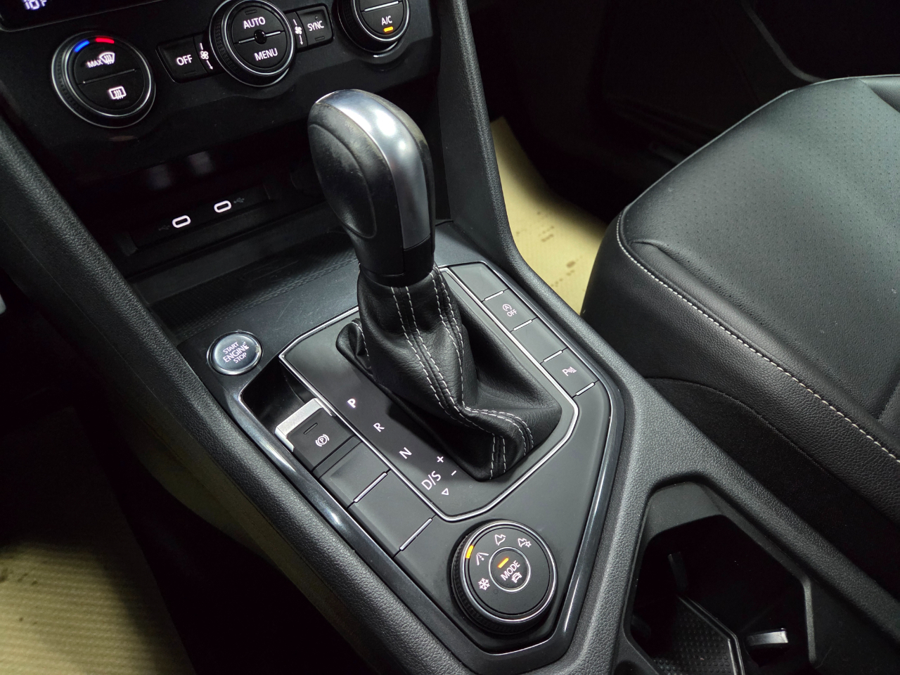 Volkswagen Tiguan SE R-Line Black 4MOTION 2021 Volkswagen Tiguan SE R-Line Black 4MOTION 2021