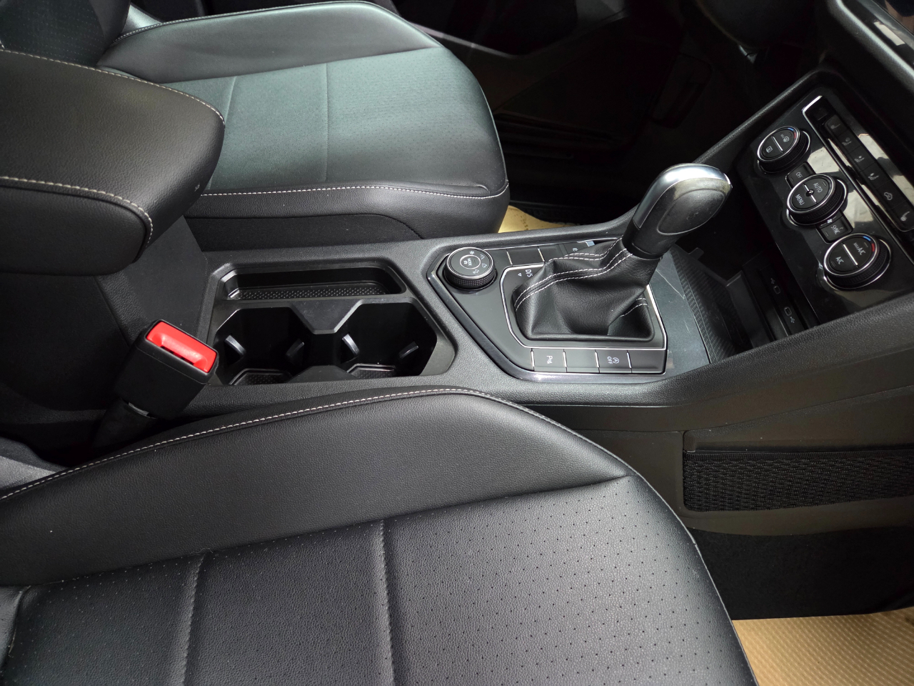 Volkswagen Tiguan SE R-Line Black 4MOTION 2021 Volkswagen Tiguan SE R-Line Black 4MOTION 2021