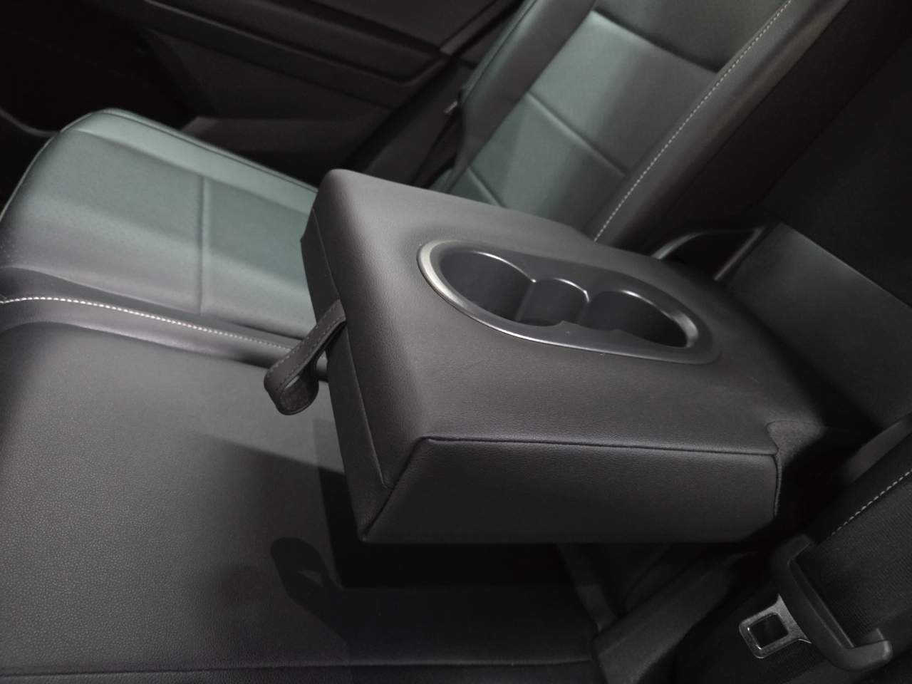 Volkswagen Tiguan SE R-Line Black 4MOTION 2021 Volkswagen Tiguan SE R-Line Black 4MOTION 2021