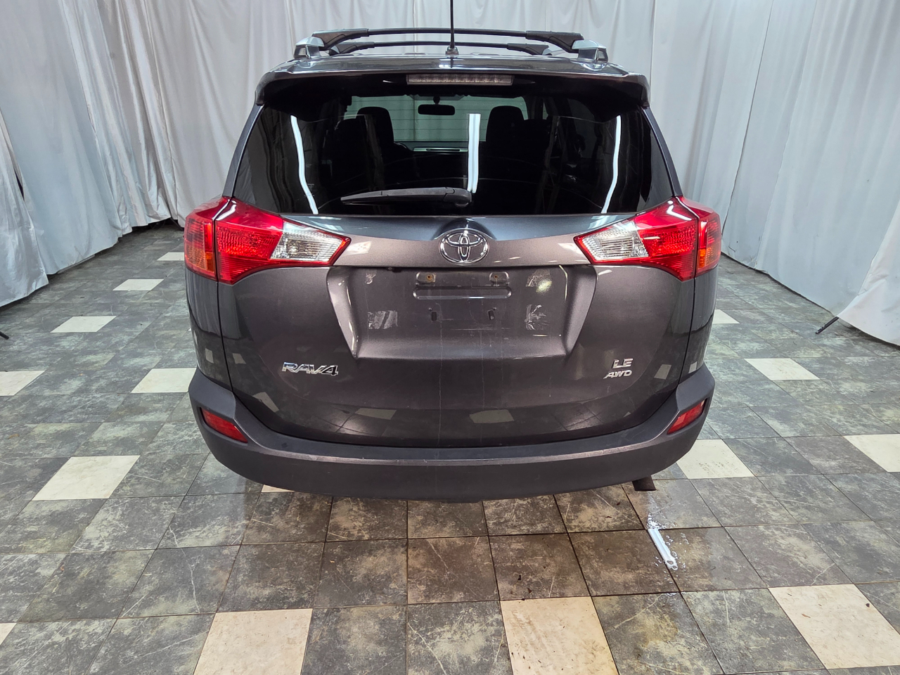 2015 Toyota RAV4 LE photo 4