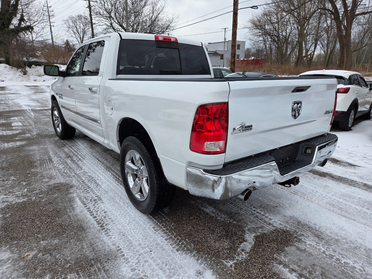 RAM 1500 SLT Crew Cab SWB 4WD 2016