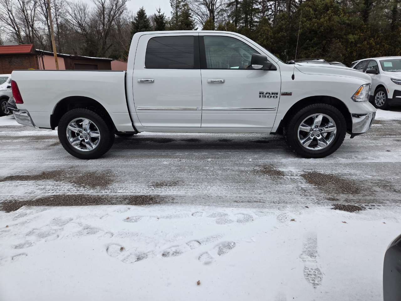 RAM 1500 SLT Crew Cab SWB 4WD 2016