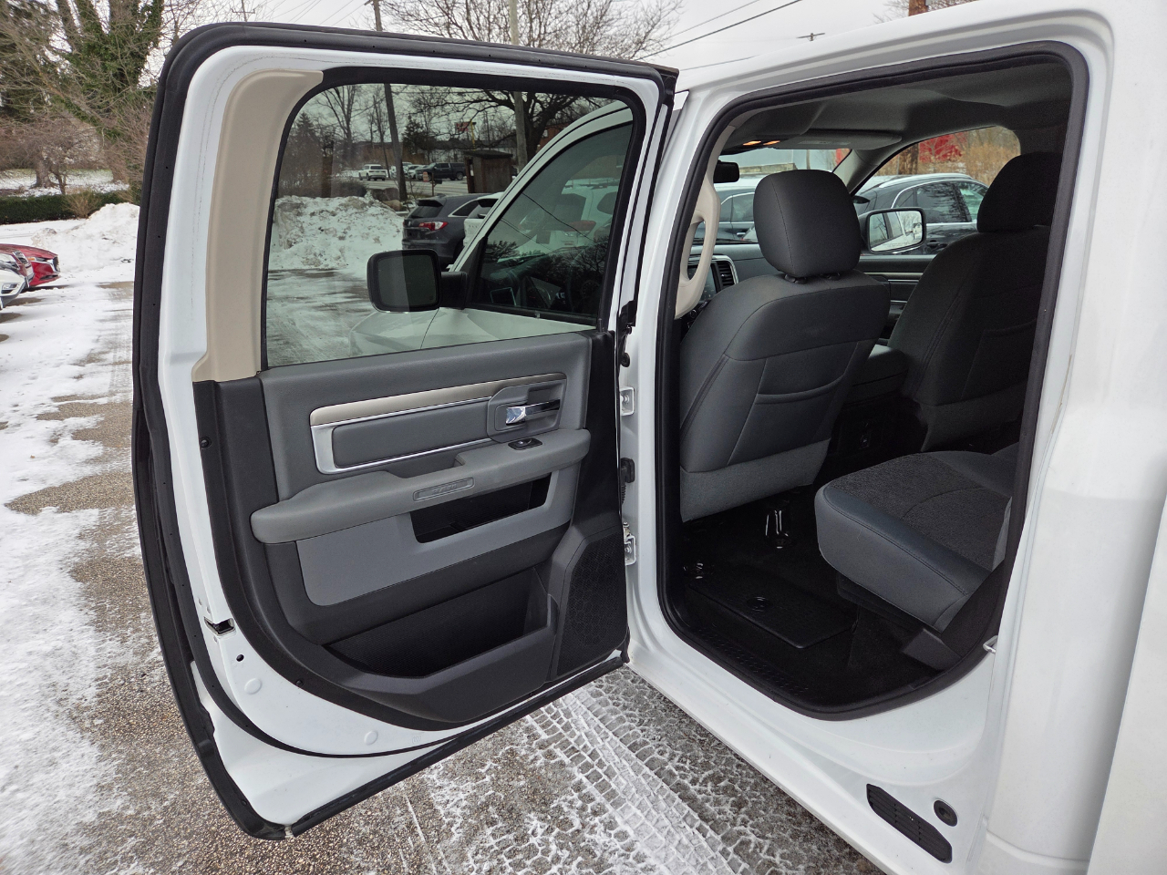 RAM 1500 SLT Crew Cab SWB 4WD 2016