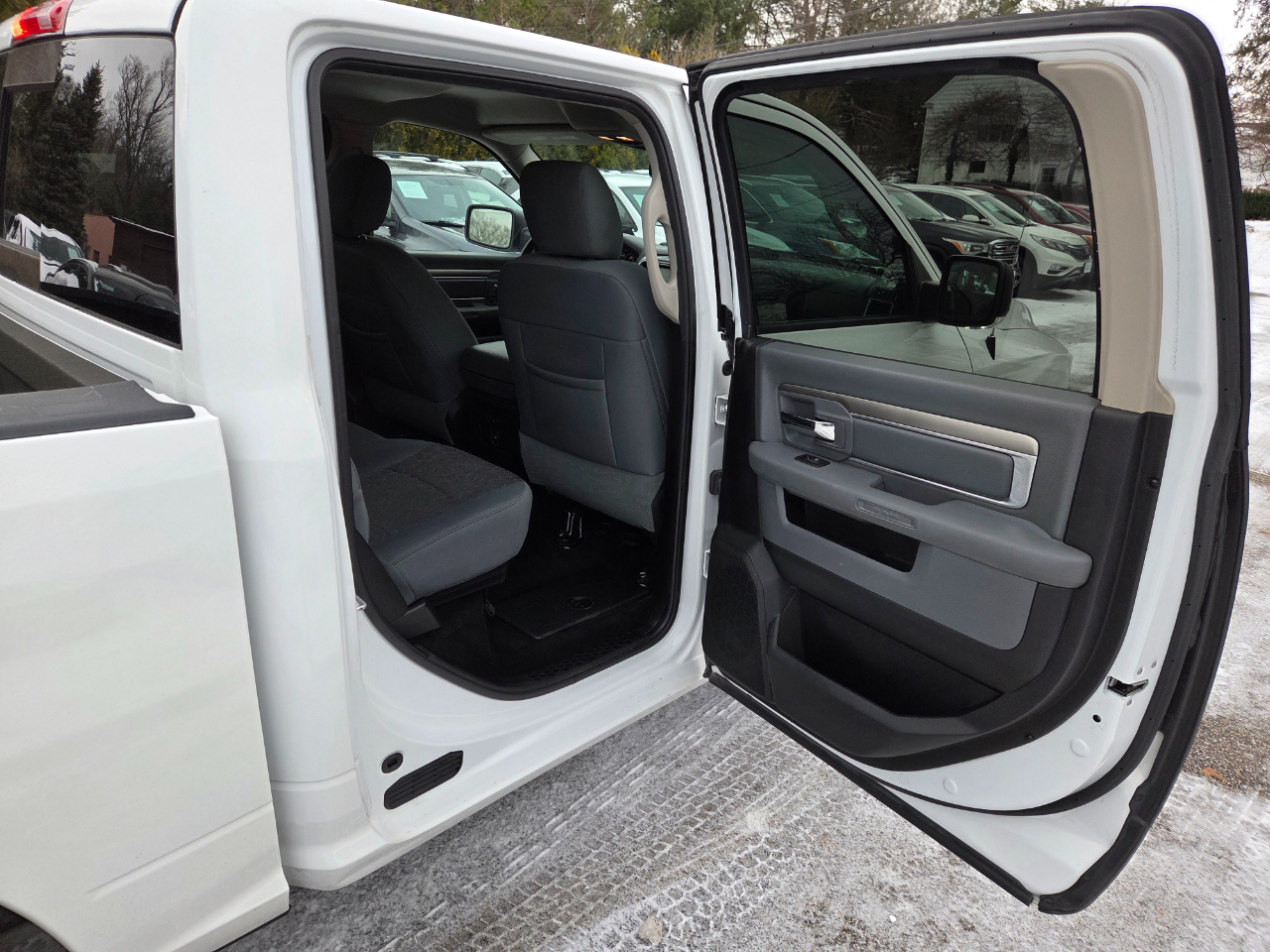 RAM 1500 SLT Crew Cab SWB 4WD 2016