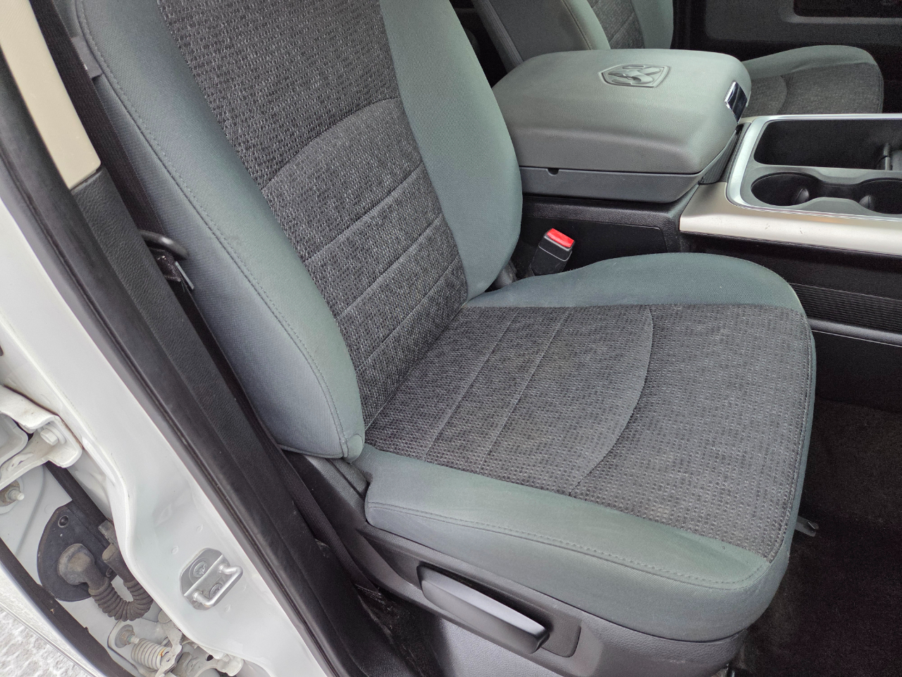 RAM 1500 SLT Crew Cab SWB 4WD 2016