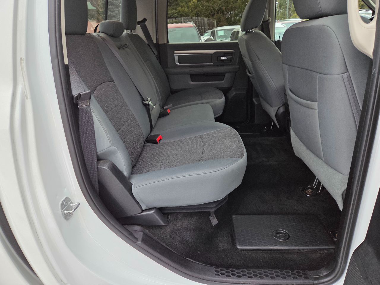 RAM 1500 SLT Crew Cab SWB 4WD 2016