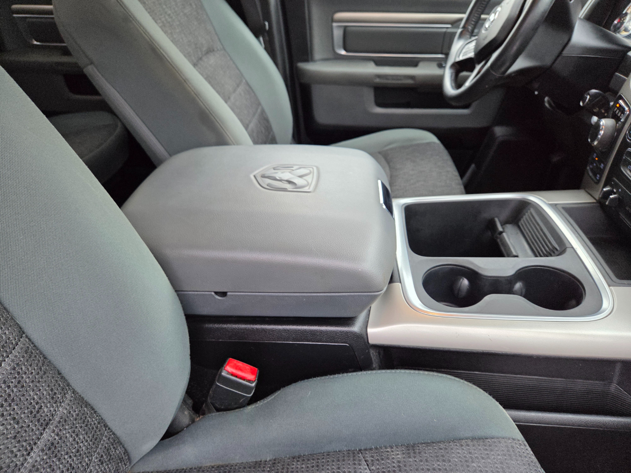 RAM 1500 SLT Crew Cab SWB 4WD 2016