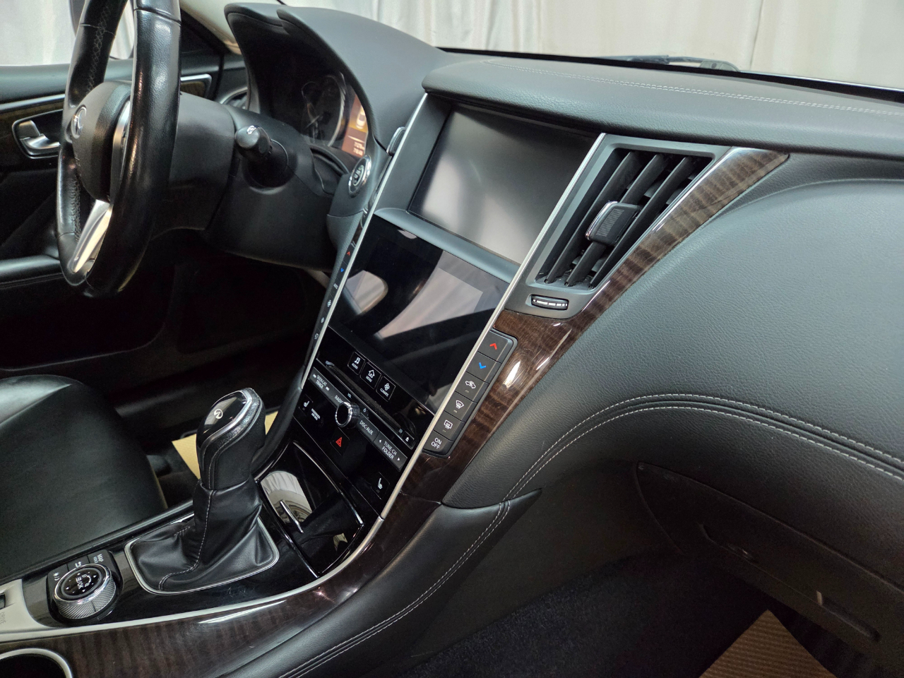 Infiniti Q50 3.0t LUXE AWD 2019