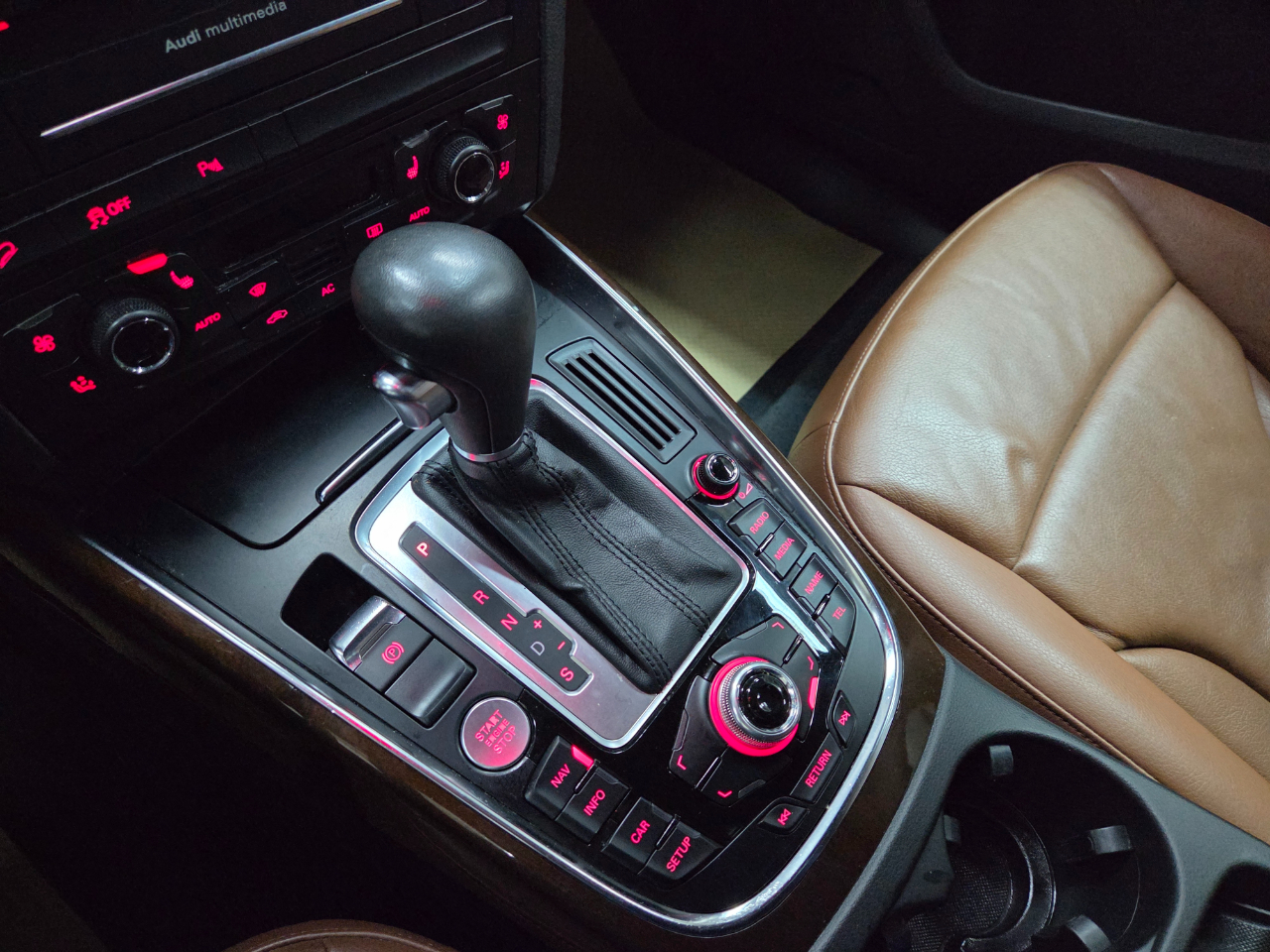 Audi Q5 2.0T Premium Plus quattro 2012