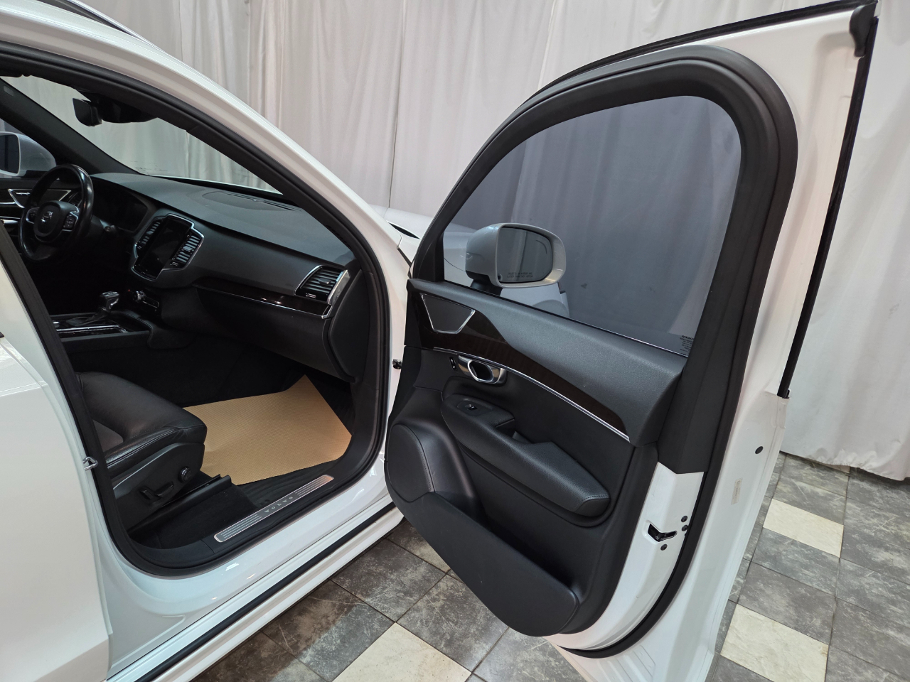 Volvo XC90 T6 Momentum AWD 2018