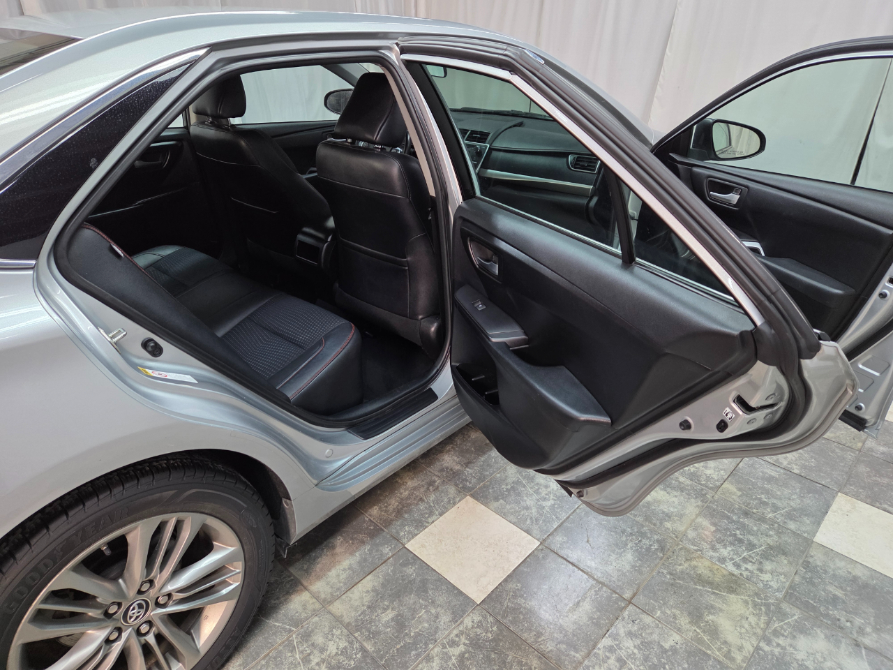 Toyota Camry SE 2015