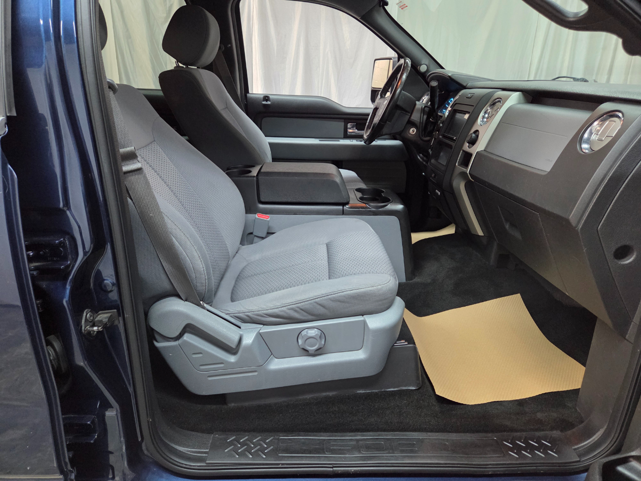 Ford F-150 XLT SuperCrew Short Bed 4WD 2014