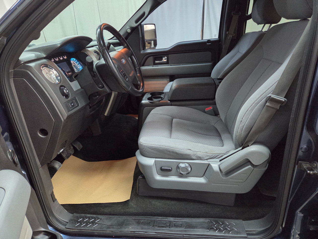 Ford F-150 XLT SuperCrew Short Bed 4WD 2014